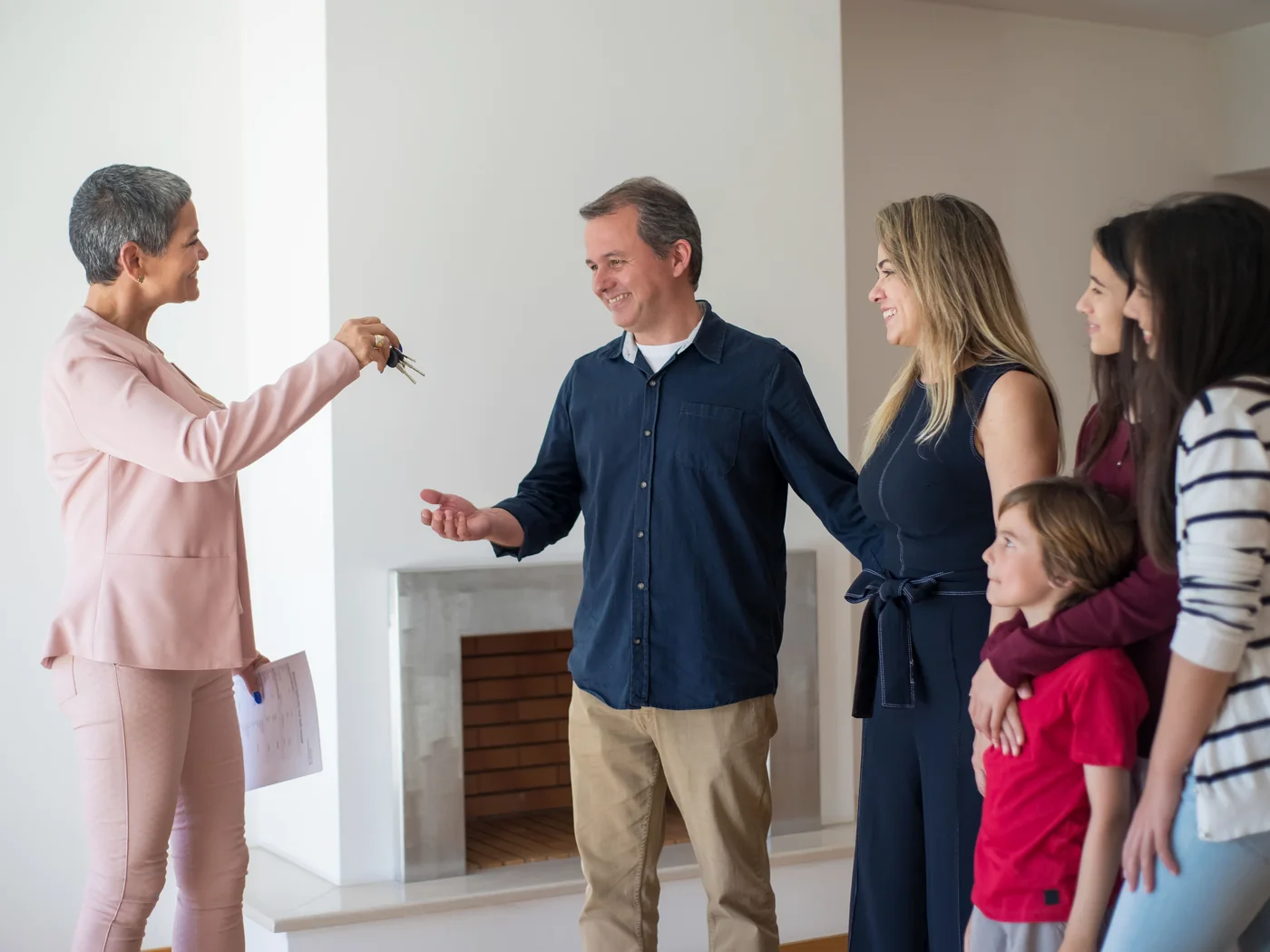 Family receiving keys to a home representing an ITIN mortgage purchase